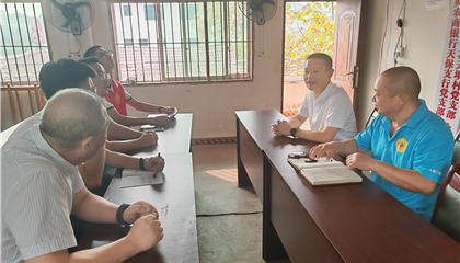 向誠(chéng)率隊(duì)到聯(lián)系村宣講黨的二十屆三中全會(huì)、省委十二屆六次全會(huì)精神并調(diào)研督導(dǎo)駐村幫扶工作